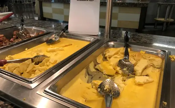 Dining-hall egg service shown in the Omelettebot pitch deck as the problem context.